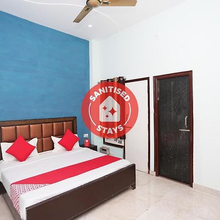 OYO 29517 Hotel Barsana Palace Chhata Bagian luar foto