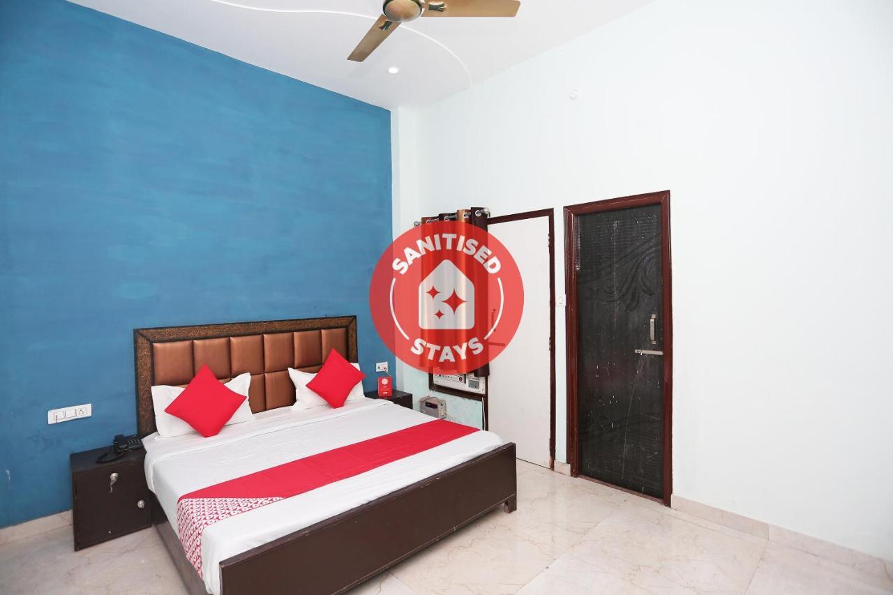 OYO 29517 Hotel Barsana Palace Chhata Bagian luar foto