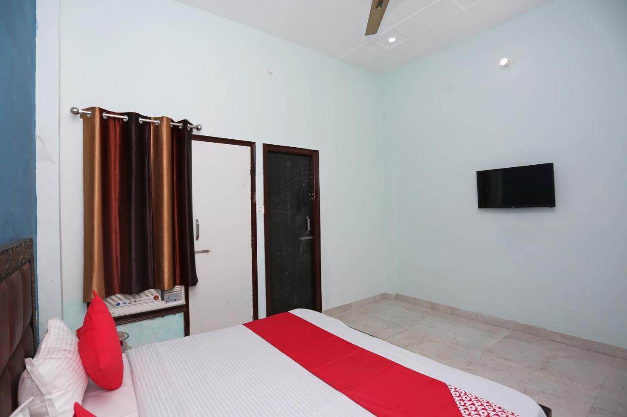 OYO 29517 Hotel Barsana Palace Chhata Bagian luar foto