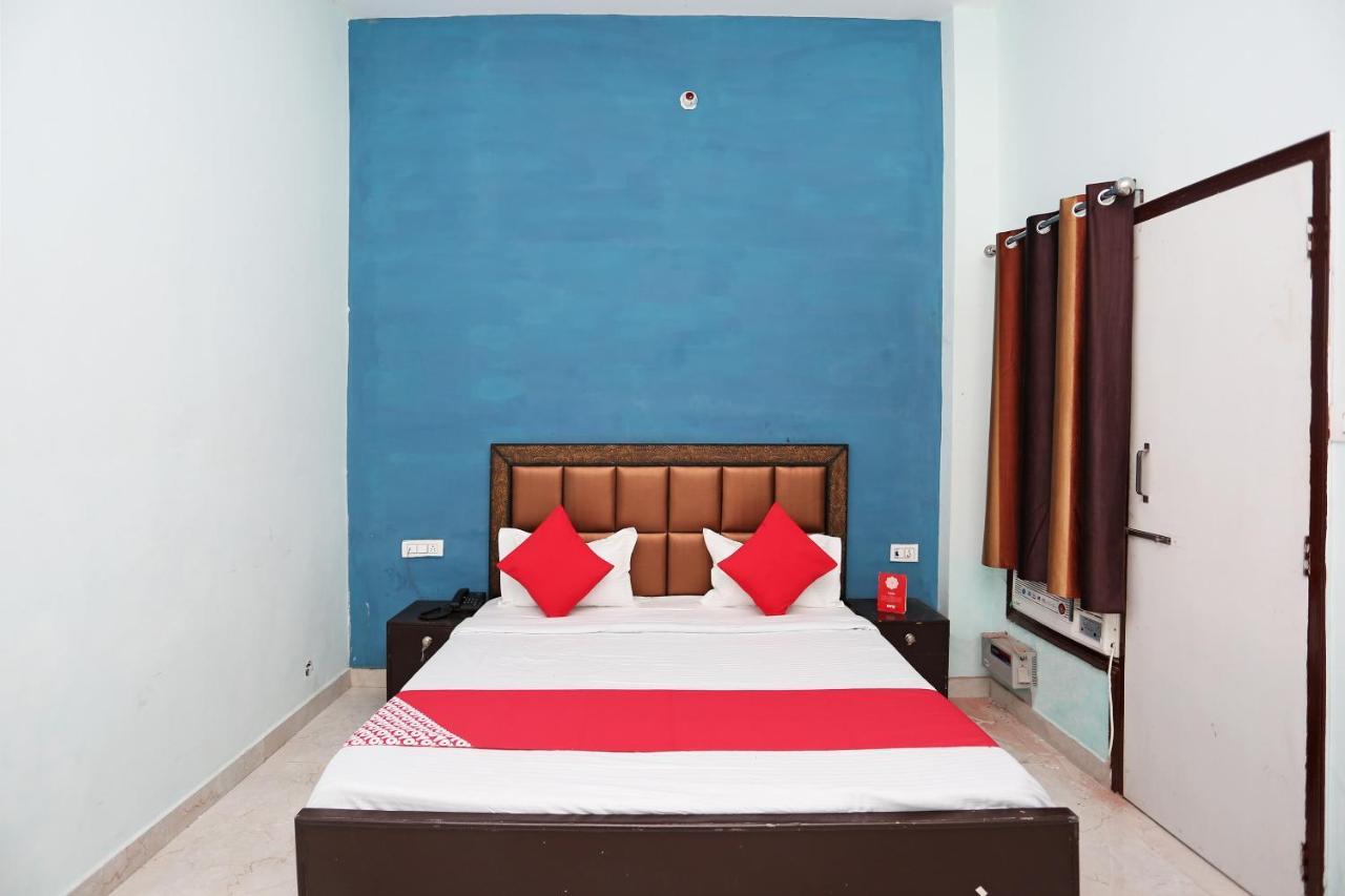 OYO 29517 Hotel Barsana Palace Chhata Bagian luar foto