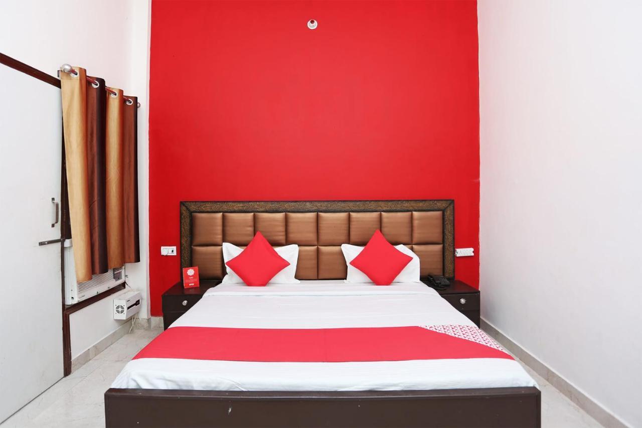 OYO 29517 Hotel Barsana Palace Chhata Bagian luar foto