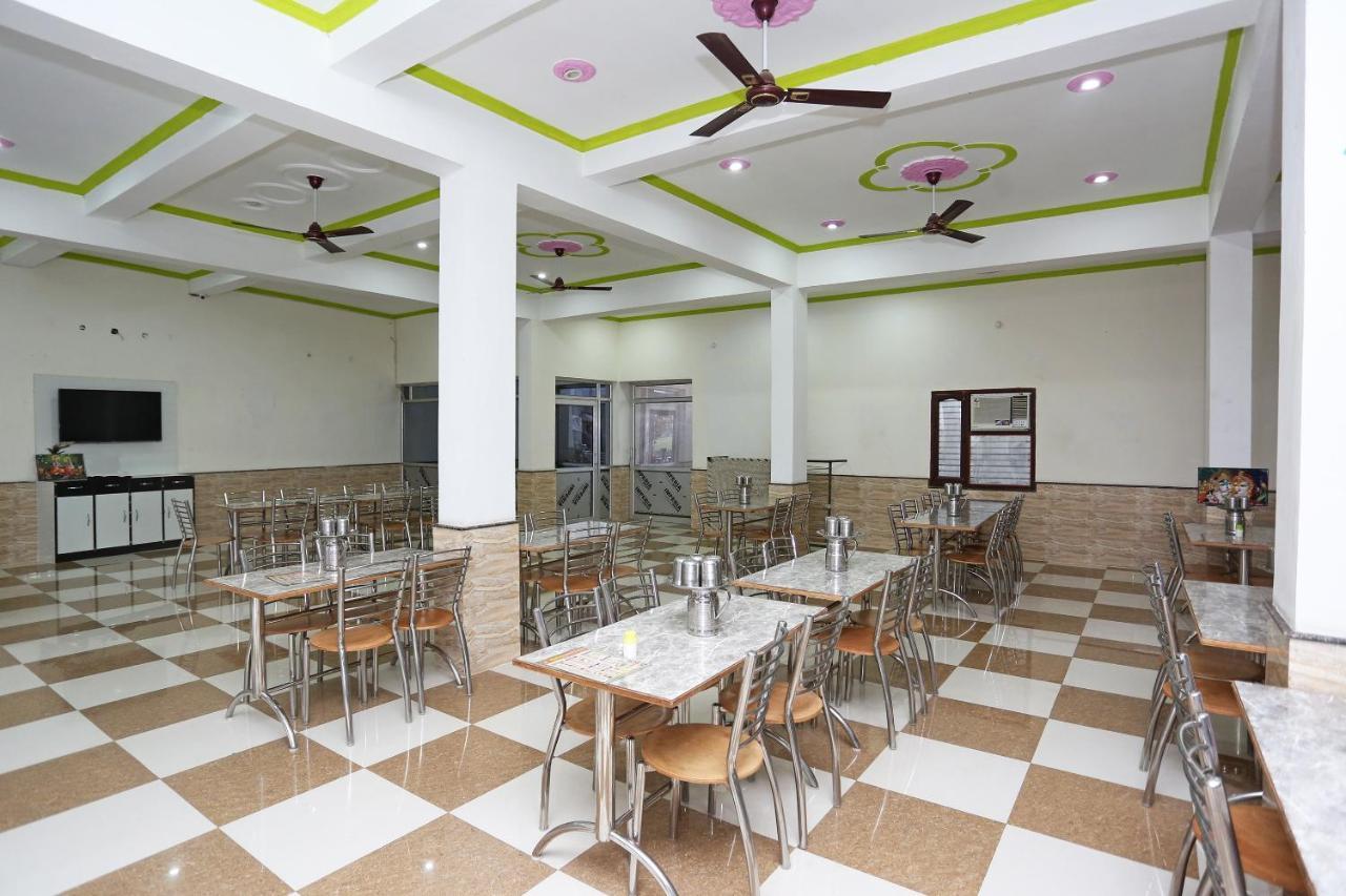 OYO 29517 Hotel Barsana Palace Chhata Bagian luar foto