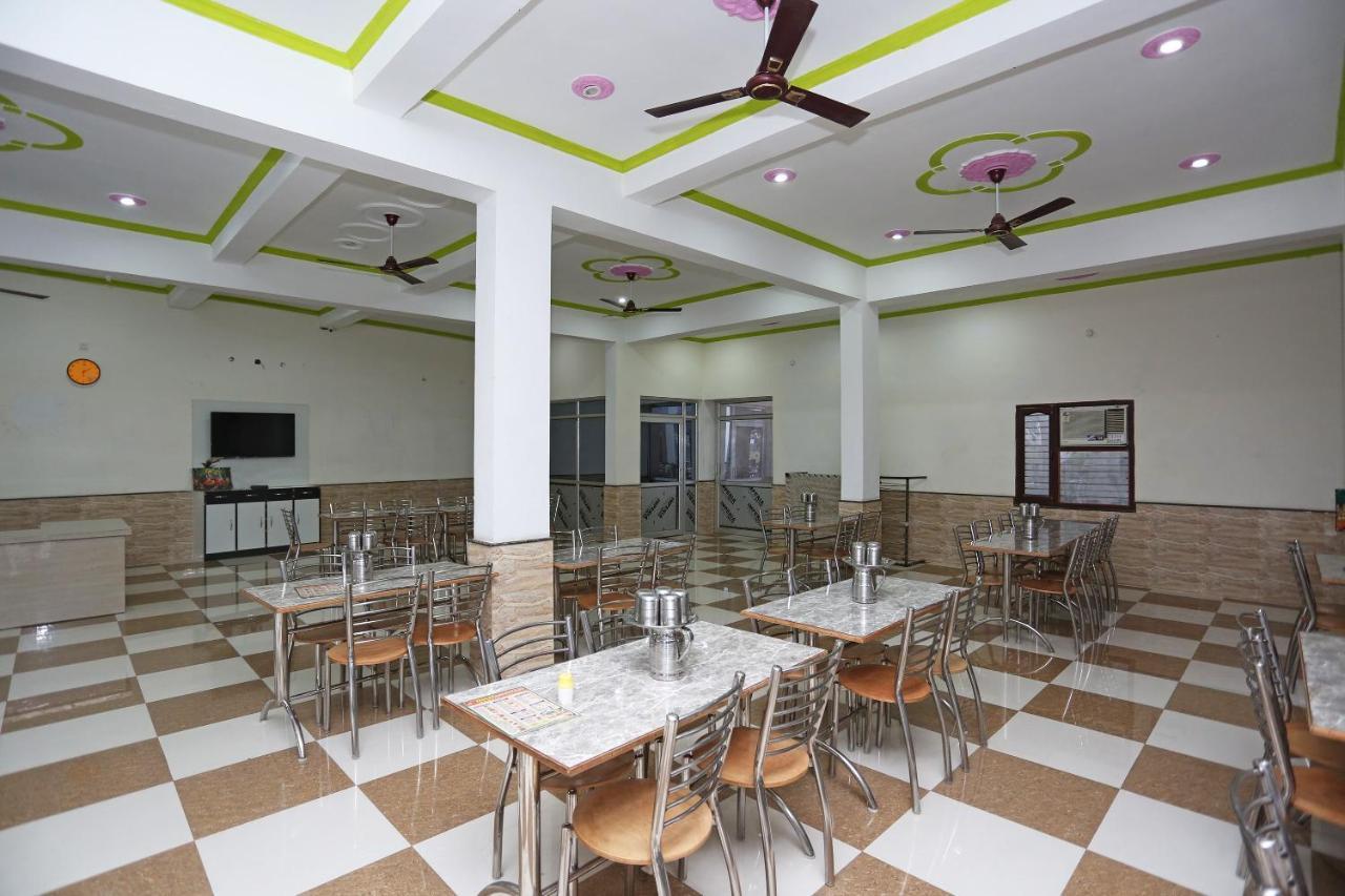 OYO 29517 Hotel Barsana Palace Chhata Bagian luar foto