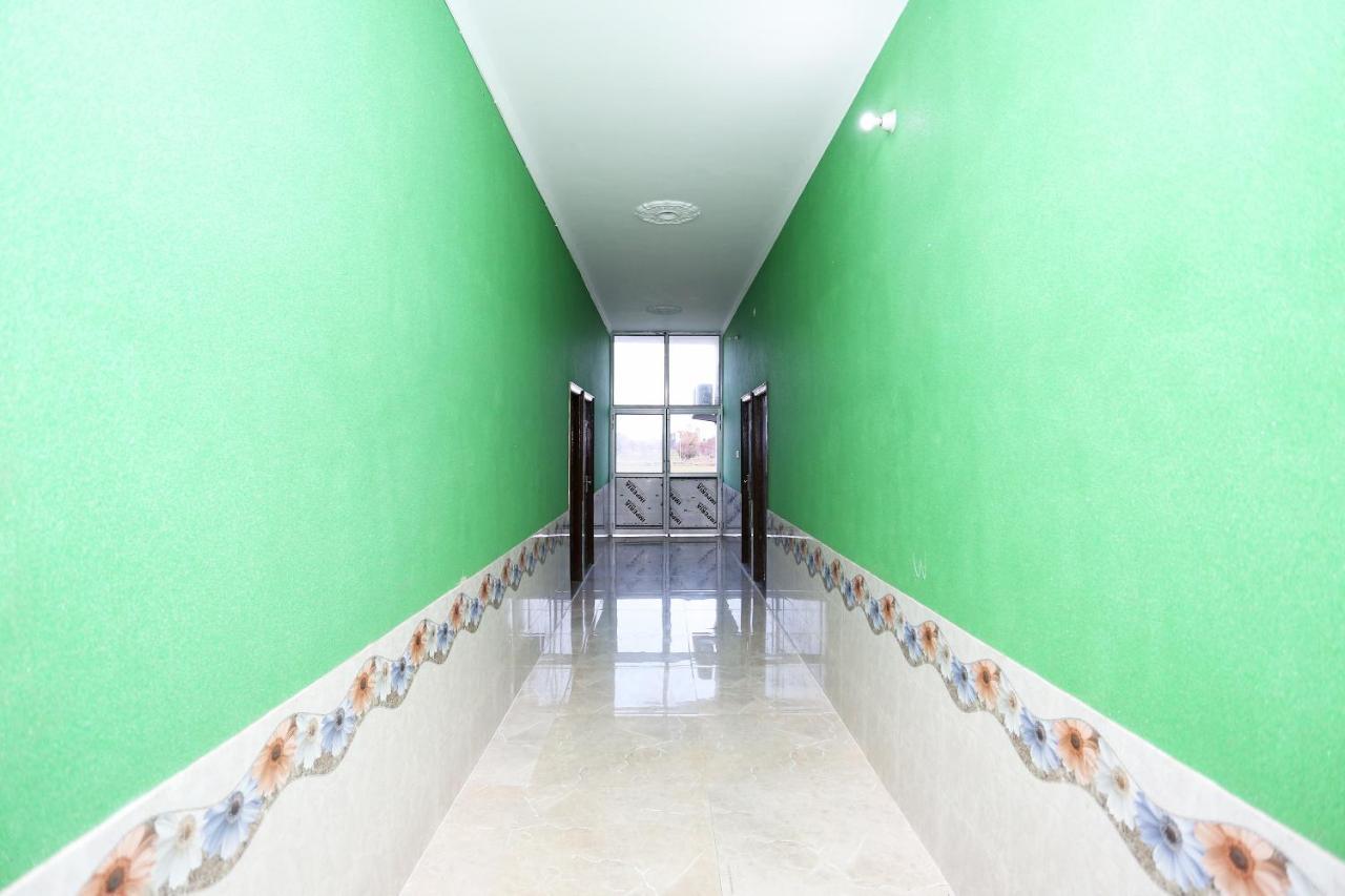 OYO 29517 Hotel Barsana Palace Chhata Bagian luar foto