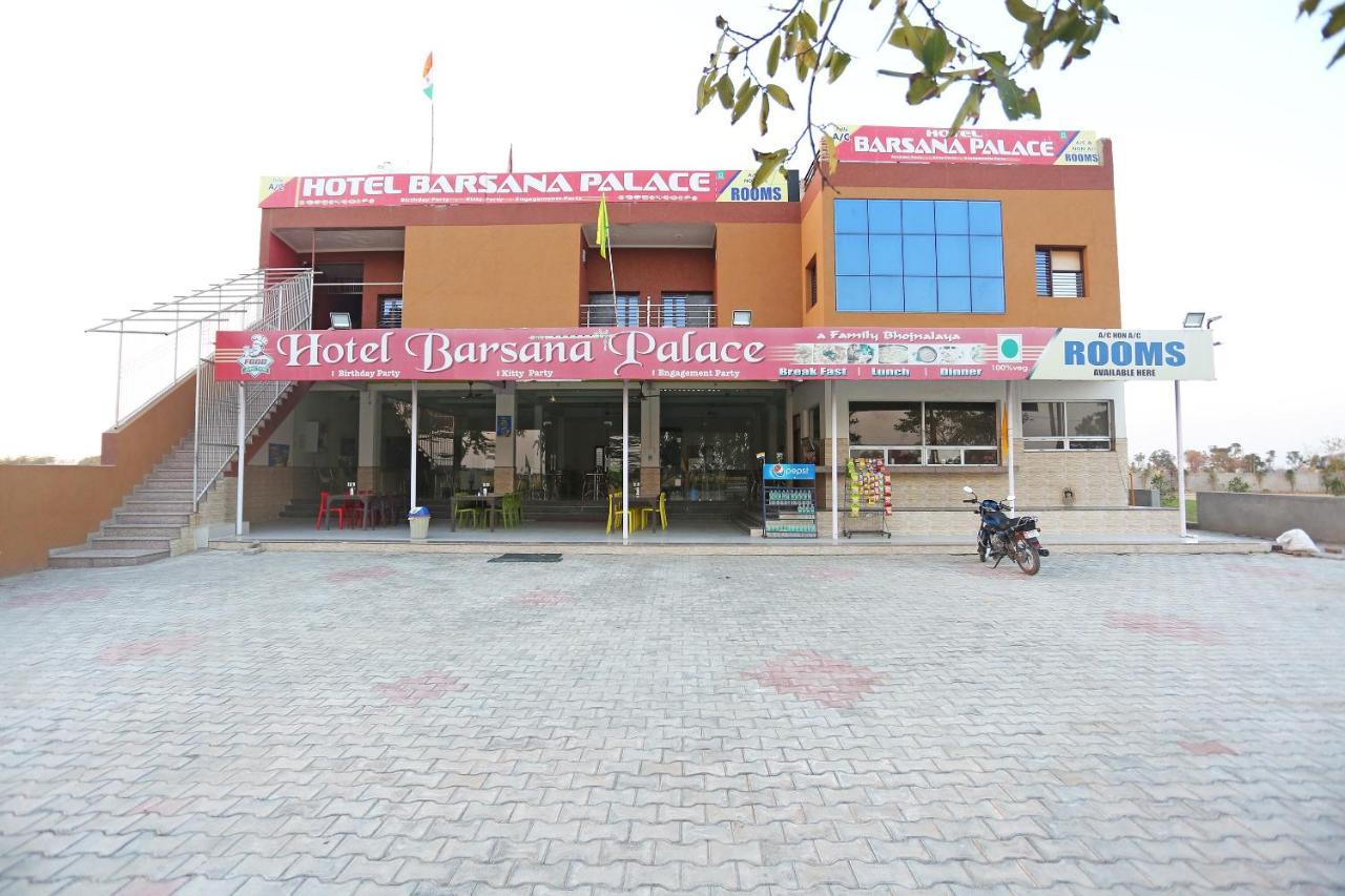 OYO 29517 Hotel Barsana Palace Chhata Bagian luar foto