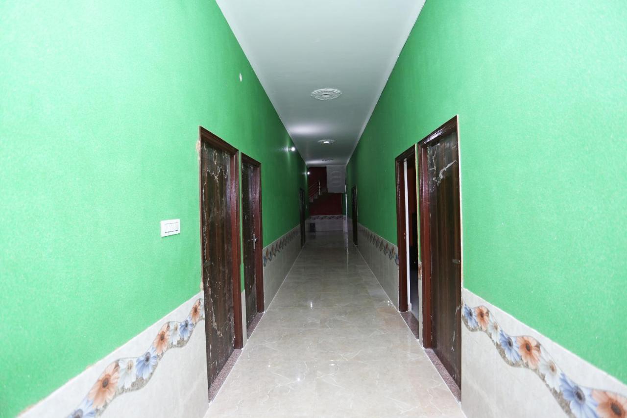 OYO 29517 Hotel Barsana Palace Chhata Bagian luar foto