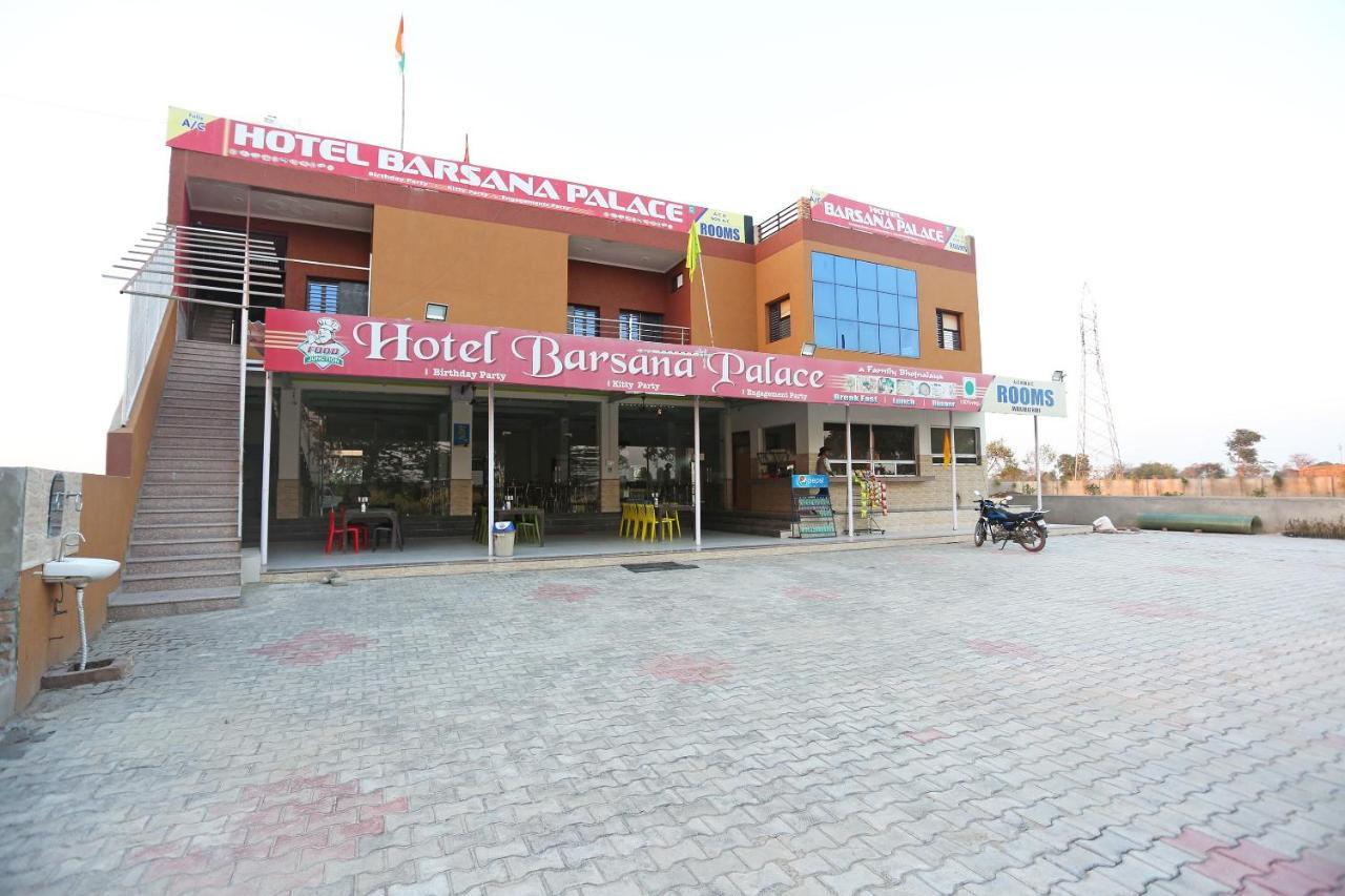 OYO 29517 Hotel Barsana Palace Chhata Bagian luar foto